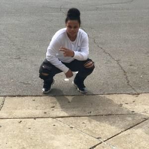 Meet your Posher, Adrianne